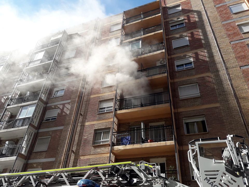 Atendida por inhalación de humo una mujer en el incendio de una