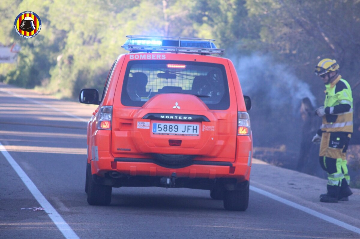 Un Incendio En El Saler Obliga A Cortar La CV 500 Y A Evacuar El Casal