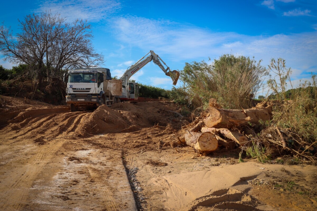 Torrent Repara Los Caminos Rurales Afectados Por La DANA Para Mantener