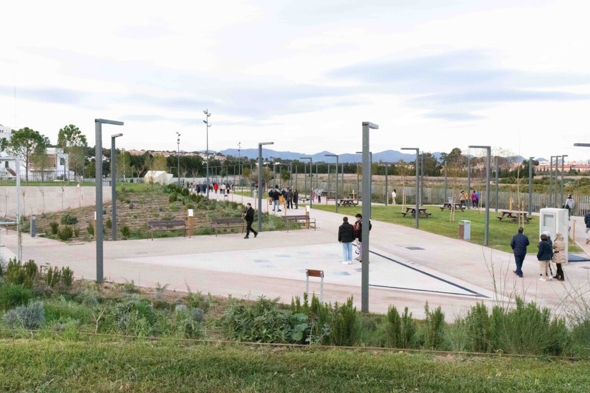 Rocafort inaugura el Parc del Poble a Ramón Fontesdad con 17.000 metros  cuadrados de zona verde y de ocio