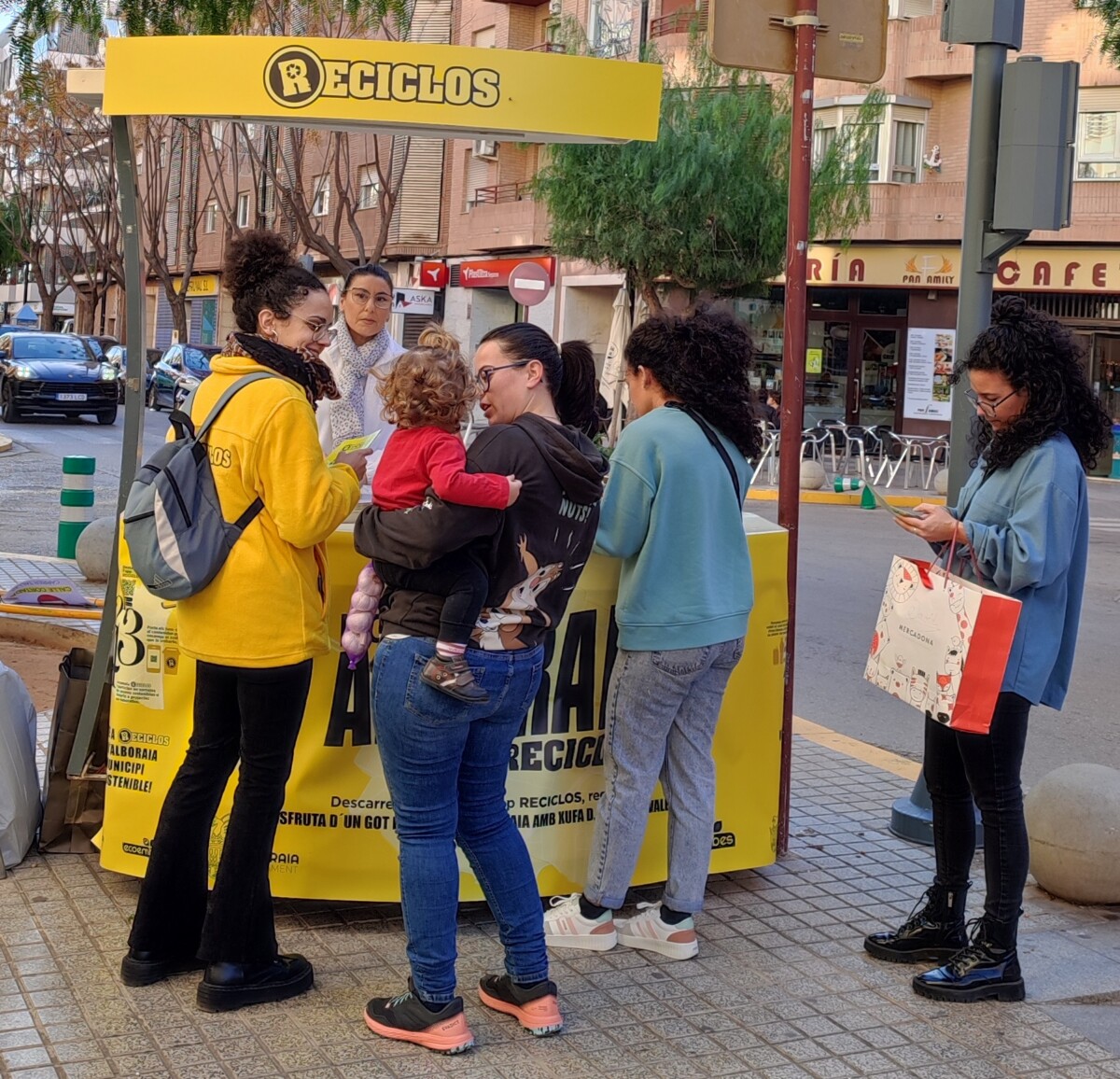 Paterna, premiada con 72 nuevos contenedores por su eficiencia en materia  de reciclaje